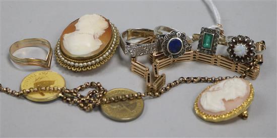 A gold gate link bracelet and assorted other jewellery.